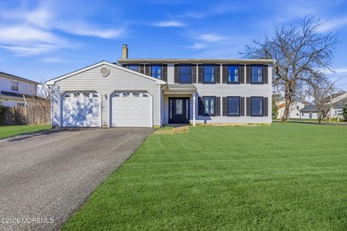 Beautiful Home in the Highly desirable Silverton Area on a - photo 1