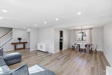 Beautiful Home in the Highly desirable Silverton Area on a - photo 5
