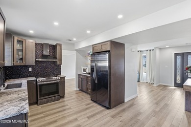 Beautiful Home in the Highly desirable Silverton Area on a - photo 7