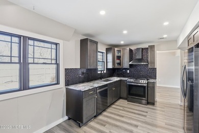 Beautiful Home in the Highly desirable Silverton Area on a - photo 8