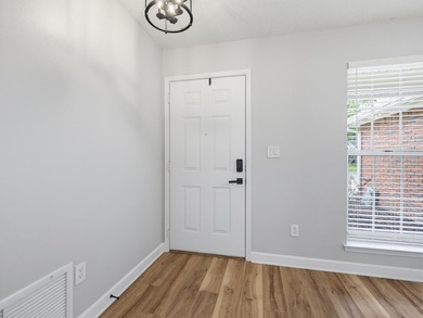 1565 Meadowbrook Ct brings together comfort, convenience, and - photo 7