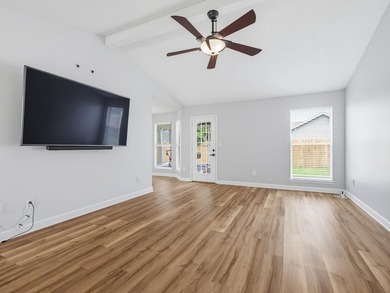 1565 Meadowbrook Ct brings together comfort, convenience, and - photo 10