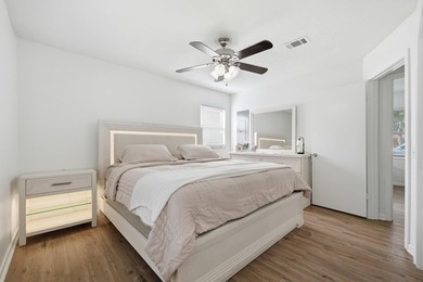 Who says you can't have it all? This 3-bedroom, 2-bath charmer - photo 5