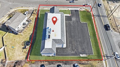 Versatile mixed-use property offering approximately 10,000 sq ft - photo 2