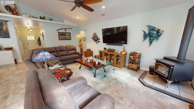 Beautifully maintained single level home featuring vaulted - photo 4