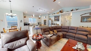 Beautifully maintained single level home featuring vaulted - photo 5