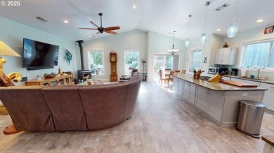 Beautifully maintained single level home featuring vaulted - photo 6