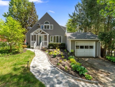 Custom-built Lakefront Home with Direct Lake Access - photo 4