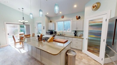 Beautifully maintained single level home featuring vaulted - photo 8