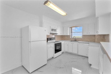 Gorgeous 2bed 2 bath corner unit in Aventura. Lots of space and
