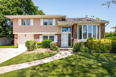 Opportunity awaits in this classic Massapequa Park split-level - photo 1