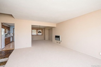 Opportunity awaits in this classic Massapequa Park split-level - photo 4