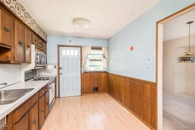Opportunity awaits in this classic Massapequa Park split-level - photo 7