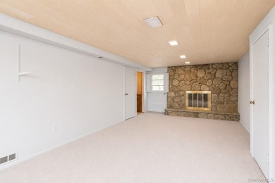 Opportunity awaits in this classic Massapequa Park split-level - photo 8