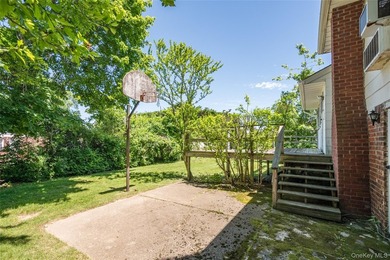 Opportunity awaits in this classic Massapequa Park split-level - photo 10