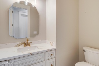Luxury doesn't have to mean more square footage. This nearly-new - photo 28