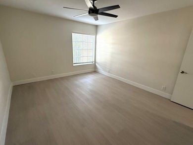 IMPERIAL POINT COLLANADES. BEAUTIFULLY RENOVATED 1BR/1.5BA - photo 10