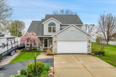Exceptional waterfront living at the very tip of prestigious - photo 3