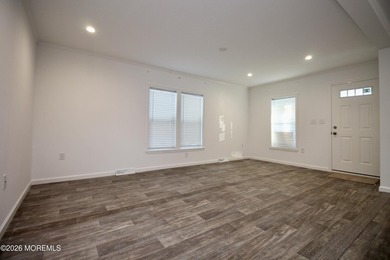 Brand new construction in a well maintained Adult Community, all - photo 11