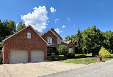 DISTINGUISHED, LOCATION, AND EFFICIENCY! This stately 4 bedroom - photo 2