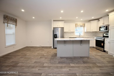 Brand new construction in a well maintained Adult Community, all - photo 12