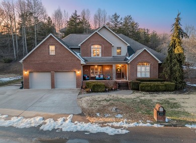 DISTINGUISHED, LOCATION, AND EFFICIENCY! This stately 4 bedroom - photo 5