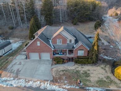 DISTINGUISHED, LOCATION, AND EFFICIENCY! This stately 4 bedroom - photo 6