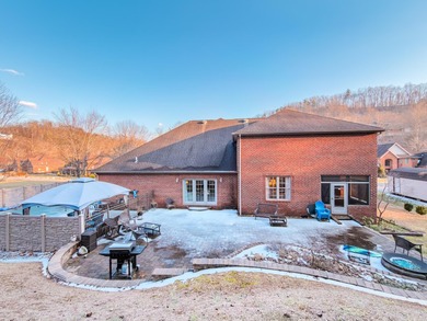 DISTINGUISHED, LOCATION, AND EFFICIENCY! This stately 4 bedroom - photo 9