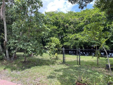 **SELLER IS MOTIVATED ** ROOF 2021, AC 2022 & ACCORDION SHUTTERS - photo 32