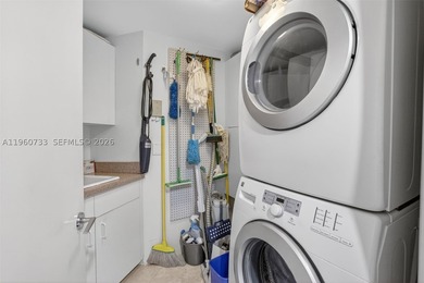 GREAT DEAL!!! STUNNING 2 BEDROOM + DEN (THAT CAN EASILY BE - photo 37