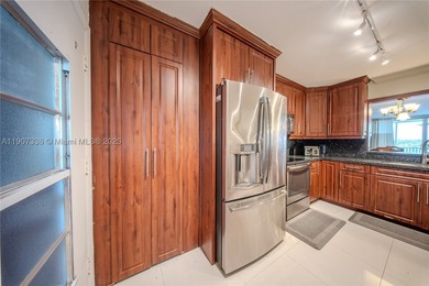 BEAUTIFULLY REFRESHED: FURNISHED AS IS 2 BEDROOM 2 BATH, MOVE IN - photo 2