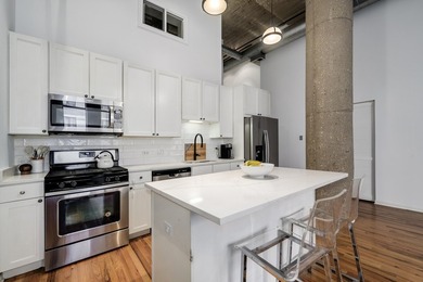 Discover this beautiful 2 BR/2 Bath split bedroom condo in River