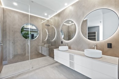 Completely redesigned modern waterfront home in the exclusive - photo 8