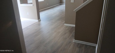 TurnKey excellent condition 3 bedroom 2.5 baths with a garage ! - photo 12