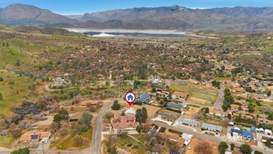 Can you envision a lake home with scenic mountain views that - photo 6