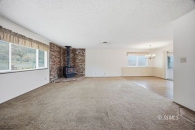 Can you envision a lake home with scenic mountain views that - photo 8