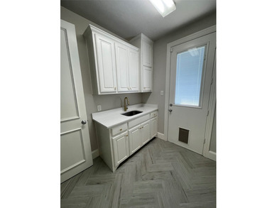 Custom 4300+ sq ft Darling Home on an oversized lot where every - photo 32