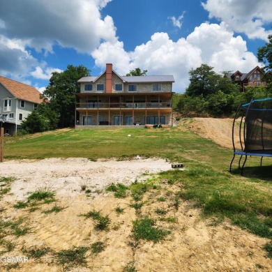 Lake Home For Sale in Sevierville, Tennessee