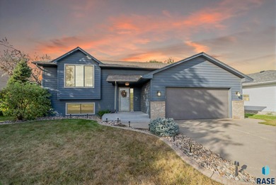 (private lake, pond, creek) Home Sale Pending in Sioux Falls South Dakota