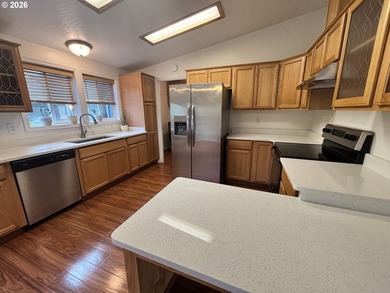 Charming, move-in ready, 3Bd/2Bth home offers comfort and - photo 5
