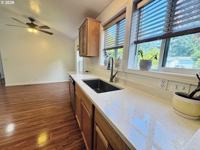Charming, move-in ready, 3Bd/2Bth home offers comfort and - photo 7