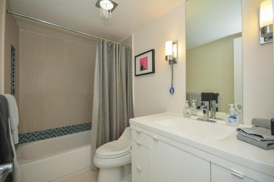 Welcome to this thoughtfully designed two-bedroom, two-bathroom - photo 12