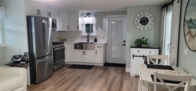 LOCATION, LOCATION, LOCATION! Rare commercial/residential - photo 15