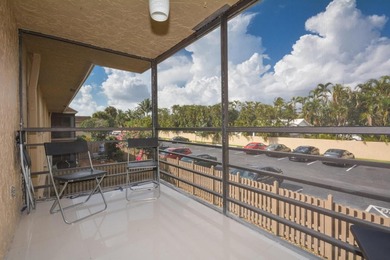 Welcome to this thoughtfully designed two-bedroom, two-bathroom - photo 15