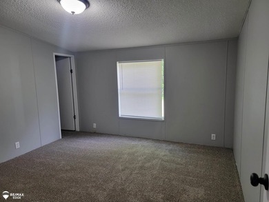 This newly renovated ranch home has 3 bedrooms and 2 full baths - photo 16