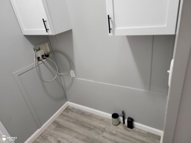 This newly renovated ranch home has 3 bedrooms and 2 full baths - photo 17