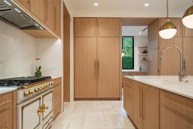Conveniently situated near the Winter Park Country Club, this - photo 18