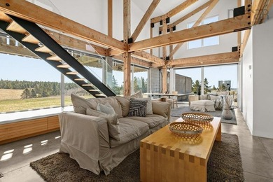 Rarely does a property emerge that so perfectly balances - photo 22