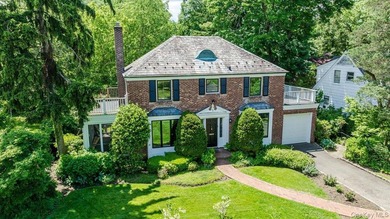 Welcome to this one-of-a-kind gem in the prestigious Village of - photo 2