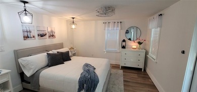 LOCATION, LOCATION, LOCATION! Rare commercial/residential - photo 23